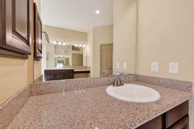 7118 Argonne Trail, Sugar Land, TX 77479