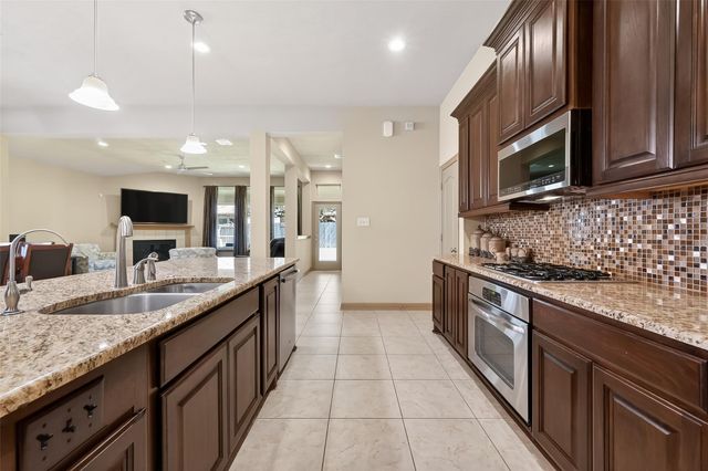 7118 Argonne Trail, Sugar Land, TX 77479