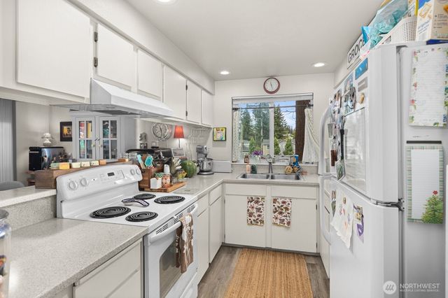 8134 212th Street SW, Edmonds, WA 98026