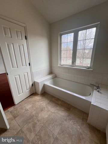 14274 MADRIGAL DR, Woodbridge, VA 22193