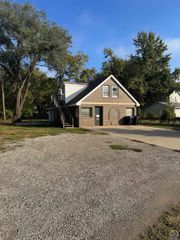 918 NW Gordon ST, Topeka, KS 66608