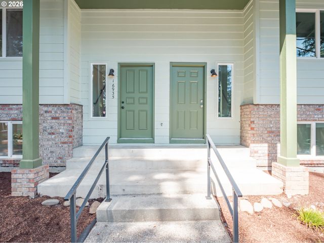 16935 Ne GLISAN St, Portland, OR 97230