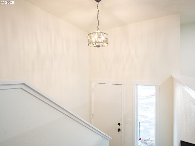 16935 Ne GLISAN St, Portland, OR 97230