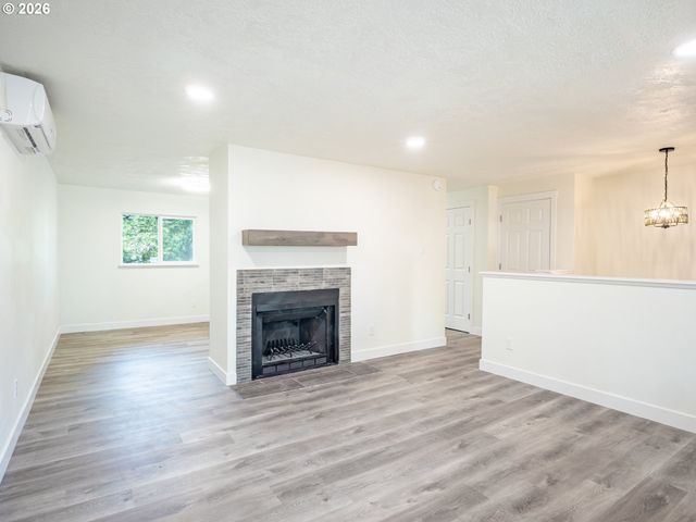 16935 Ne GLISAN St, Portland, OR 97230