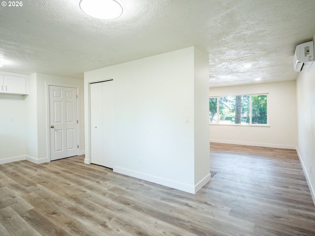 16935 Ne GLISAN St, Portland, OR 97230