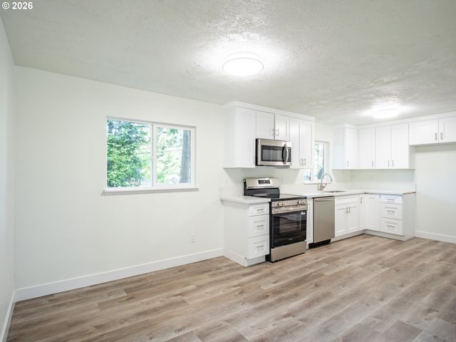 16935 Ne GLISAN St, Portland, OR 97230