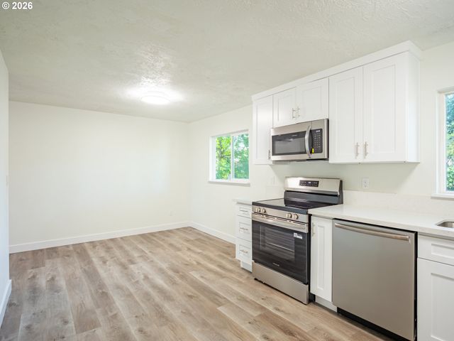 16935 Ne GLISAN St, Portland, OR 97230