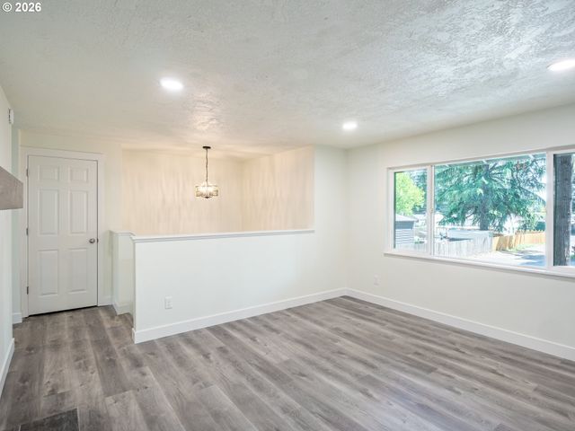 16935 Ne GLISAN St, Portland, OR 97230