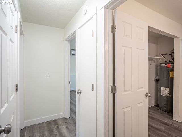 16935 Ne GLISAN St, Portland, OR 97230