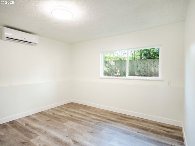 16935 Ne GLISAN St, Portland, OR 97230