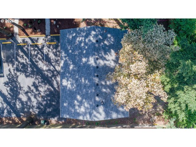 16935 Ne GLISAN St, Portland, OR 97230