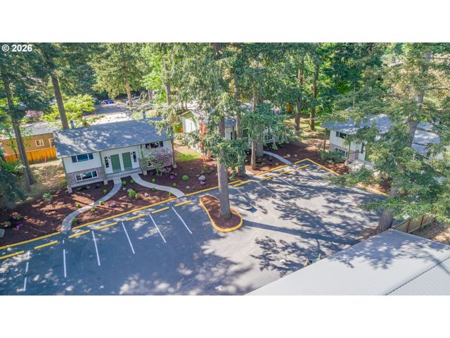16935 Ne GLISAN St, Portland, OR 97230