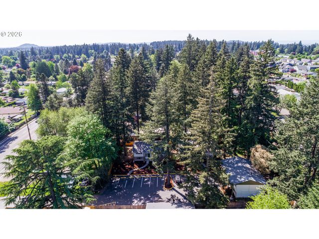 16935 Ne GLISAN St, Portland, OR 97230