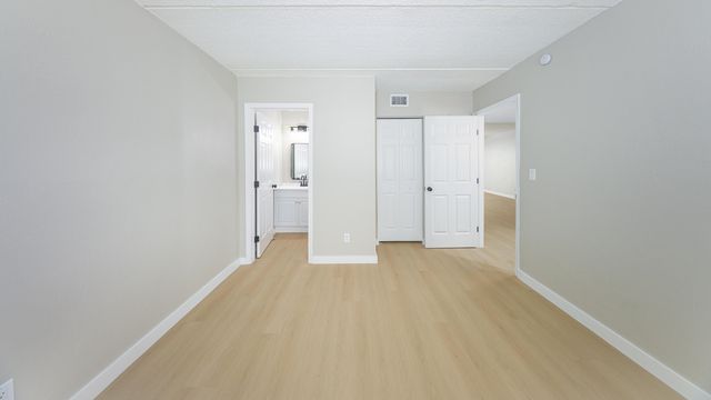 2731 S BLAIR STONE Road B19, Tallahassee, FL 32301