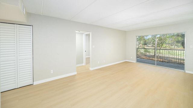 2731 S BLAIR STONE Road B19, Tallahassee, FL 32301