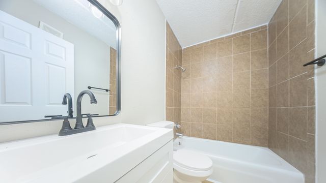 2731 S BLAIR STONE Road B19, Tallahassee, FL 32301