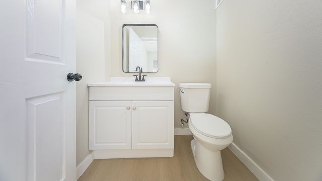 2731 S BLAIR STONE Road B19, Tallahassee, FL 32301