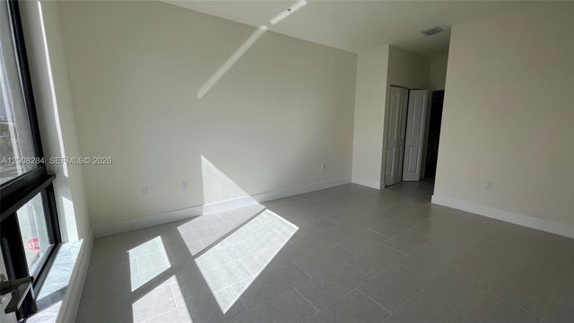 8167 NW 41st St E-307, Doral, FL 33166