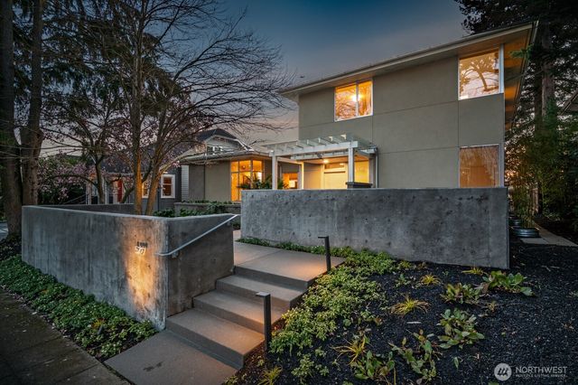 5727 33rd Avenue NE, Seattle, WA 98105