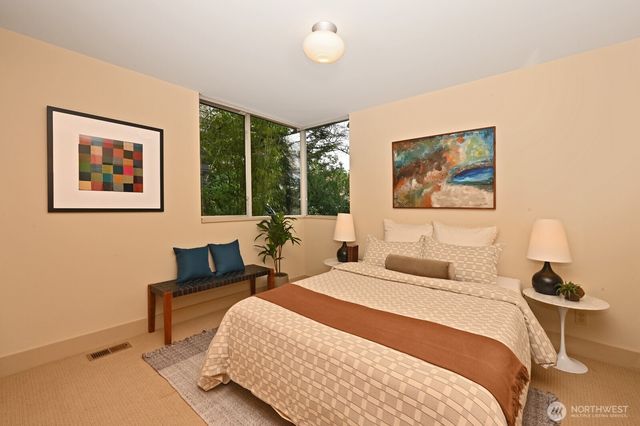 5727 33rd Avenue NE, Seattle, WA 98105