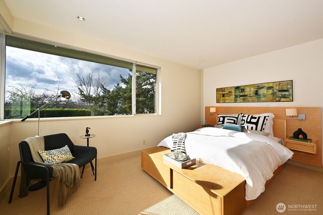 5727 33rd Avenue NE, Seattle, WA 98105