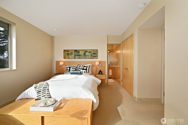 5727 33rd Avenue NE, Seattle, WA 98105