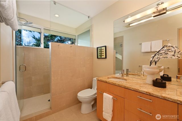 5727 33rd Avenue NE, Seattle, WA 98105