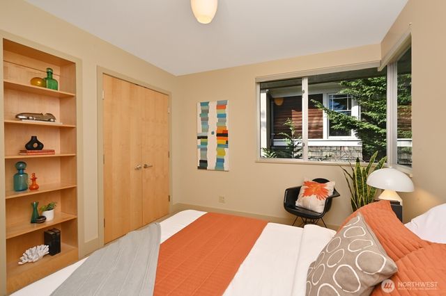 5727 33rd Avenue NE, Seattle, WA 98105