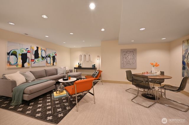 5727 33rd Avenue NE, Seattle, WA 98105