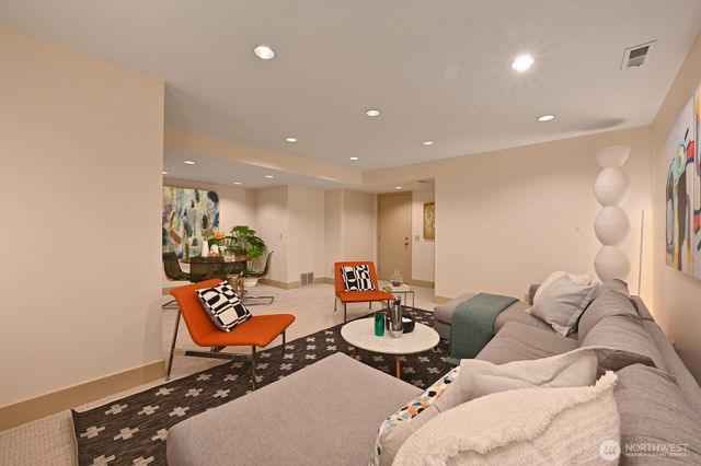 5727 33rd Avenue NE, Seattle, WA 98105