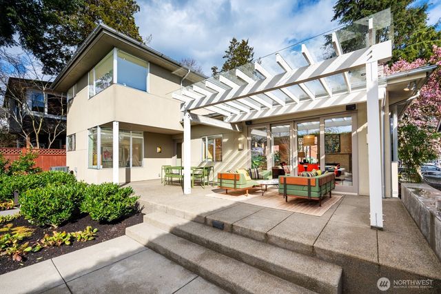 5727 33rd Avenue NE, Seattle, WA 98105