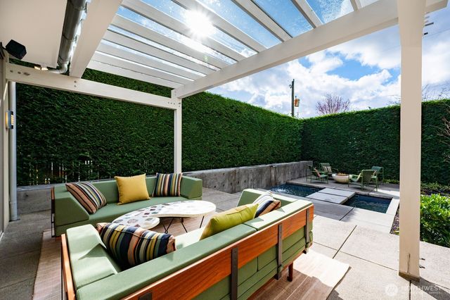 5727 33rd Avenue NE, Seattle, WA 98105