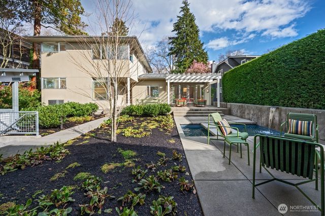 5727 33rd Avenue NE, Seattle, WA 98105