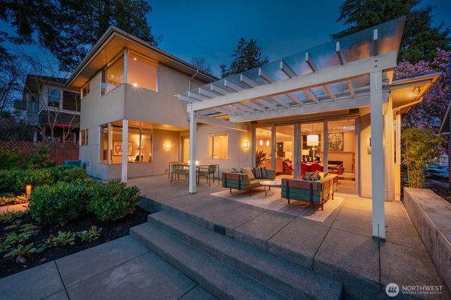 5727 33rd Avenue NE, Seattle, WA 98105