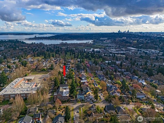 5727 33rd Avenue NE, Seattle, WA 98105
