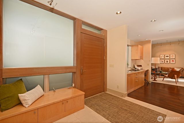 5727 33rd Avenue NE, Seattle, WA 98105