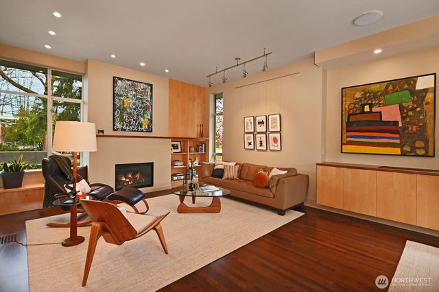 5727 33rd Avenue NE, Seattle, WA 98105