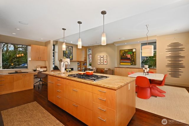 5727 33rd Avenue NE, Seattle, WA 98105