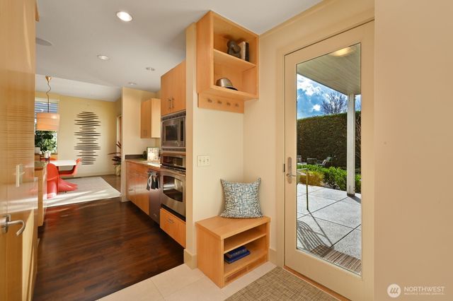 5727 33rd Avenue NE, Seattle, WA 98105