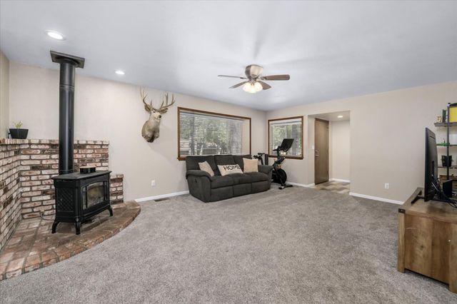 5570 Daisy Cir, Pollock Pines, CA 95726