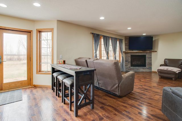 10801 72nd Street S, Horace, ND 58047