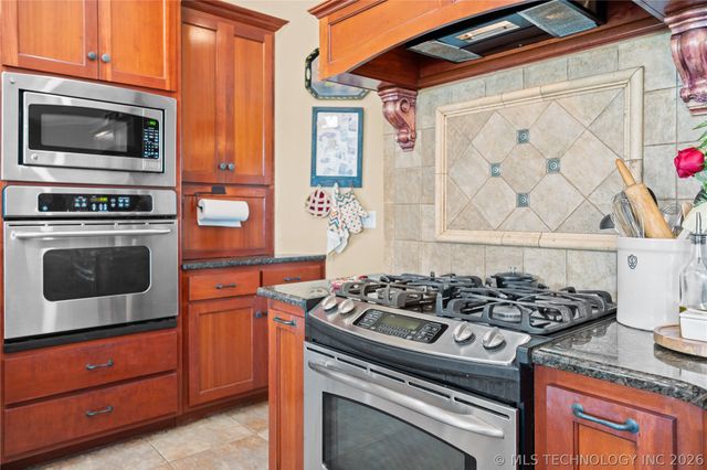 639 NE Bison Road, Bartlesville, OK 74006