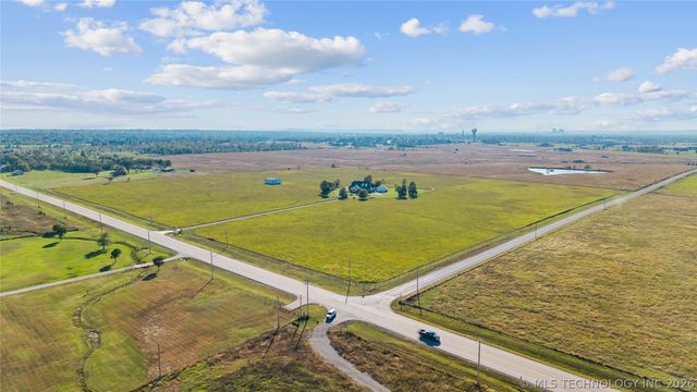 639 NE Bison Road, Bartlesville, OK 74006