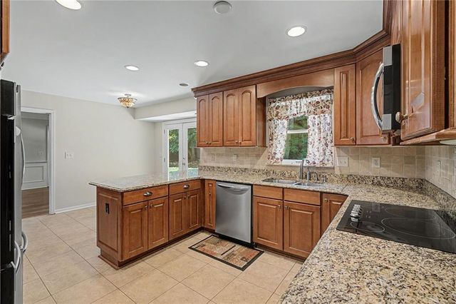 4044 Jewelers Court SW, Lilburn, GA 30047