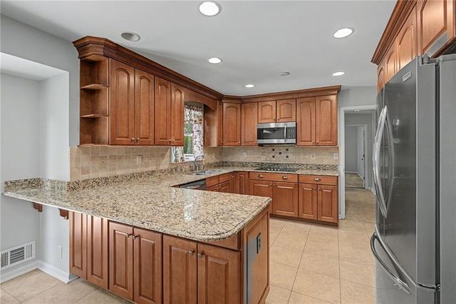 4044 Jewelers Court SW, Lilburn, GA 30047