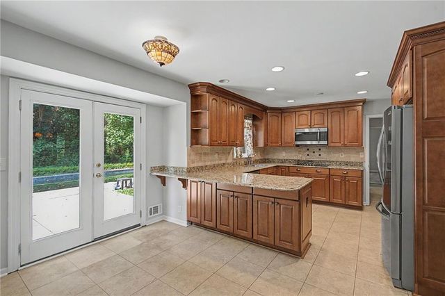 4044 Jewelers Court SW, Lilburn, GA 30047