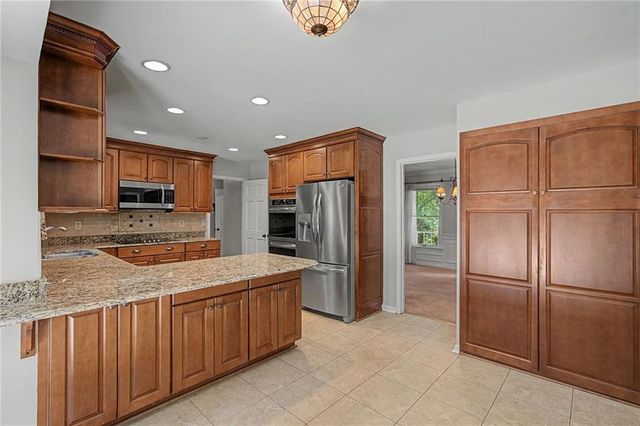 4044 Jewelers Court SW, Lilburn, GA 30047