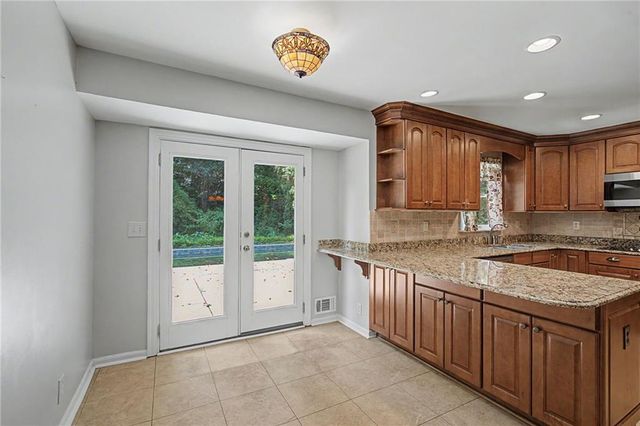 4044 Jewelers Court SW, Lilburn, GA 30047