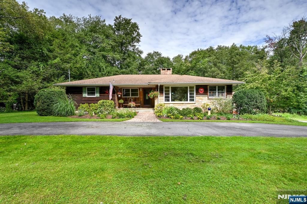 253 Kerrs Corner Road, Frelinghuysen, NJ 07825