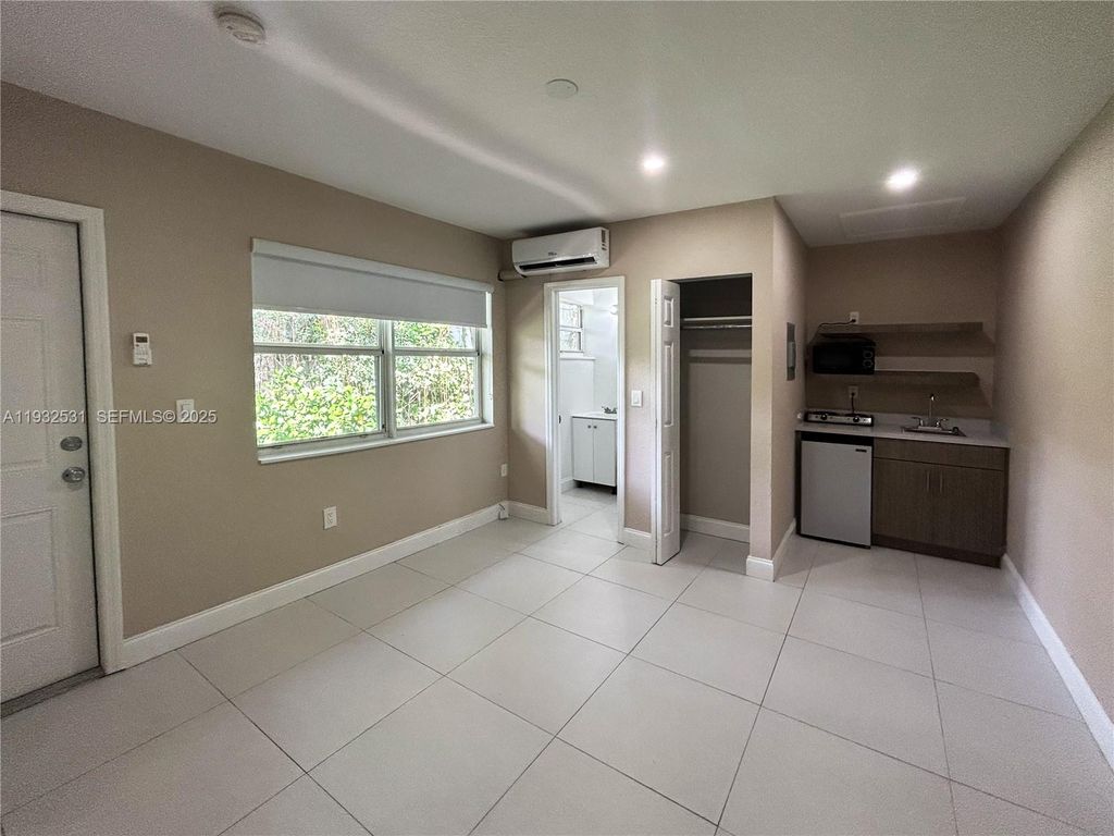 1255 SW 6th St 16, Miami, FL 33135